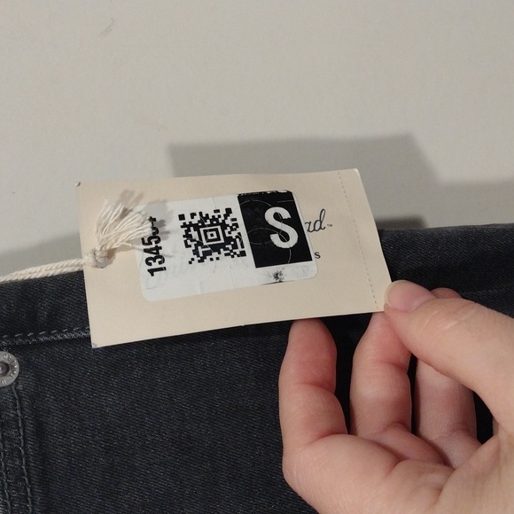 NWT Universal Thread Gray Denim High Rise Bermuda Shorts Size 16/33R-Raw Hem - Picture 2 of 8